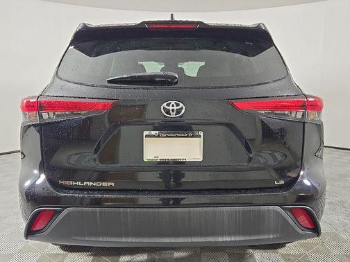 2020 Toyota Highlander LE