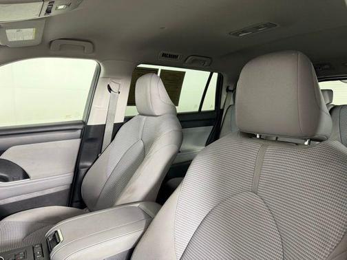 2020 Toyota Highlander LE