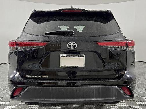 2020 Toyota Highlander LE