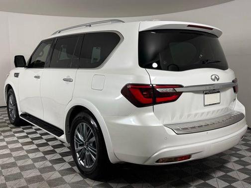 2023 INFINITI QX80 Luxe