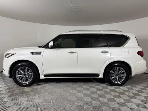 2023 INFINITI QX80 Luxe