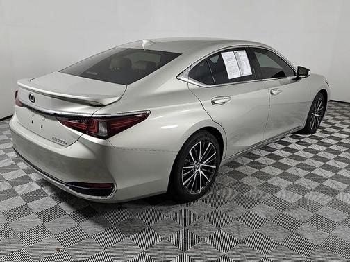 2025 Lexus ES 300h Premium