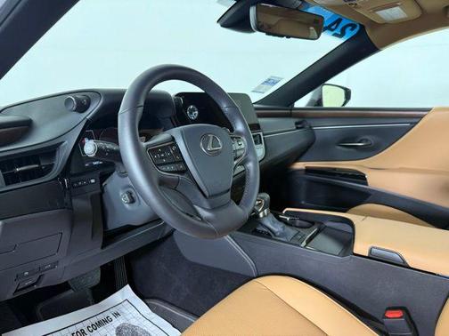 2024 Lexus ES 250 Base