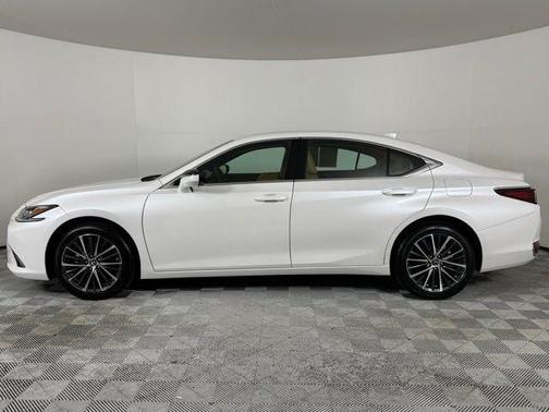 2024 Lexus ES 250 Base