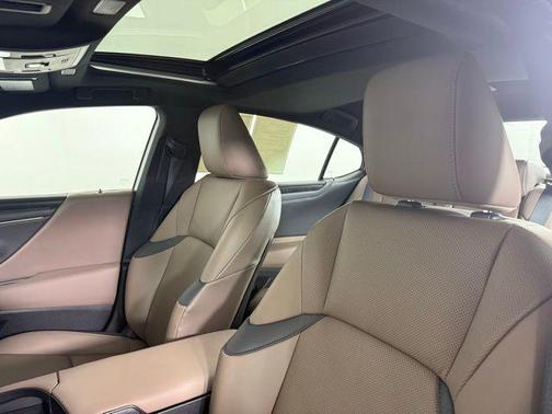 2025 Lexus ES 300h Base