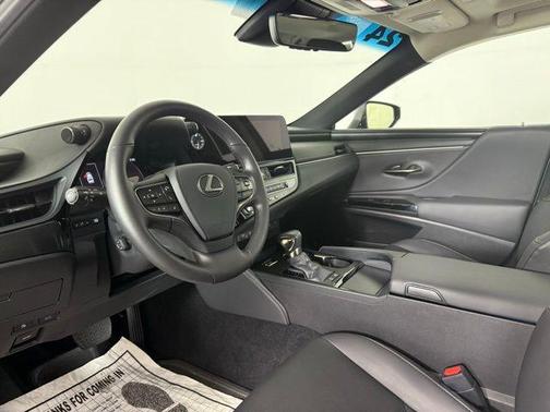 2024 Lexus ES 300h Premium