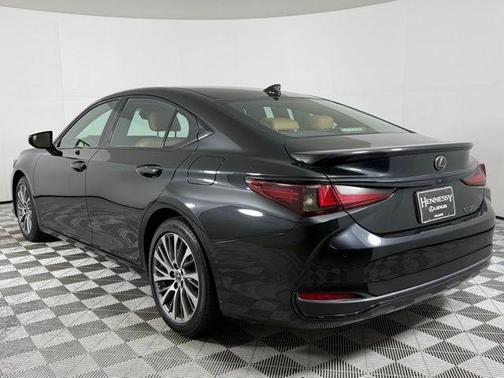 2021 Lexus ES 300h Premium