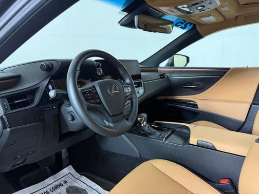 2025 Lexus ES 300h Premium