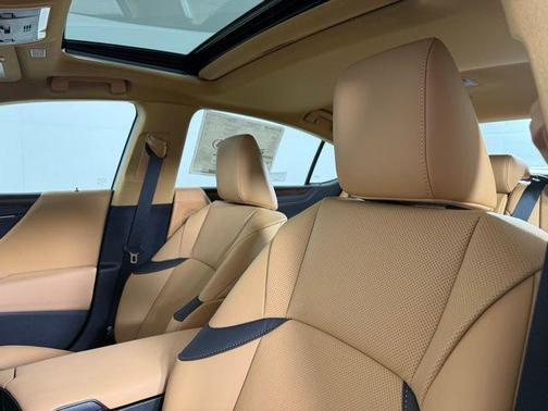 2025 Lexus ES 300h Base