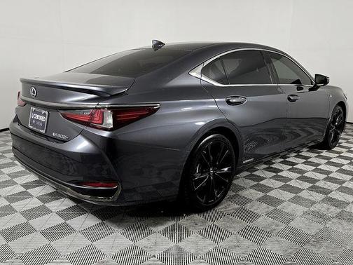 2022 Lexus ES 300h F SPORT