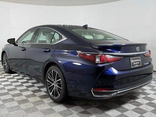 2025 Lexus ES 300h Premium