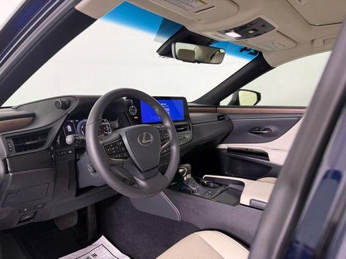 2024 Lexus ES 300h Premium