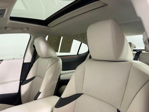 2024 Lexus ES 300h Premium