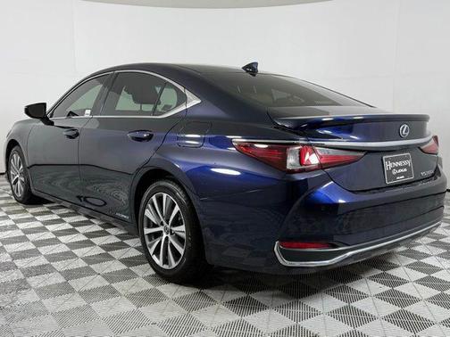2021 Lexus ES 300h Premium