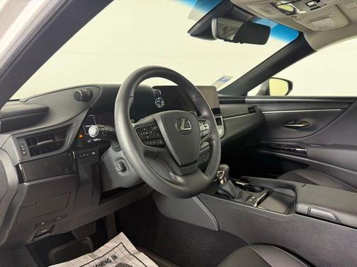 2025 Lexus ES 300h Base