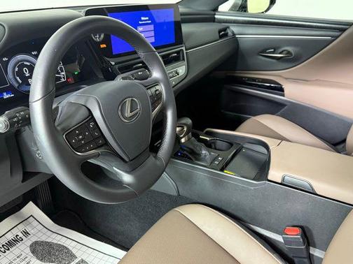 2025 Lexus ES 300h Premium
