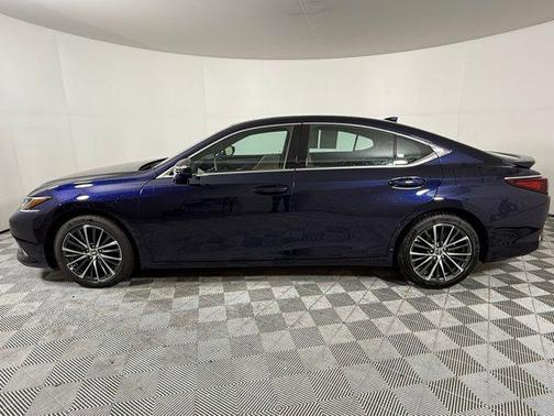 2025 Lexus ES 300h Premium