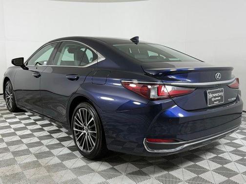 2023 Lexus ES 300h Premium