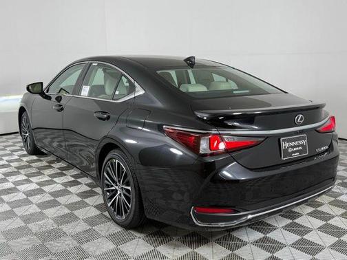 2025 Lexus ES 300h Base