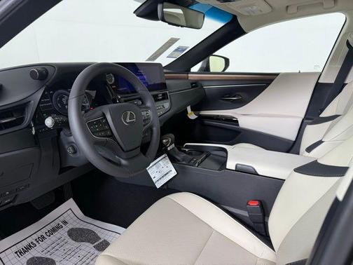 2025 Lexus ES 300h Base