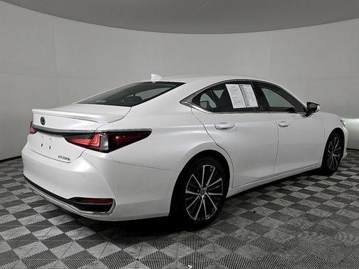 2025 Lexus ES 300h Premium