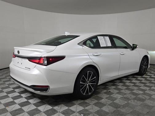 2025 Lexus ES 300h Premium