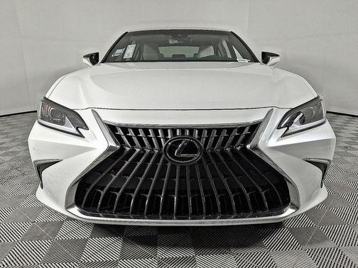 2025 Lexus ES 300h Base