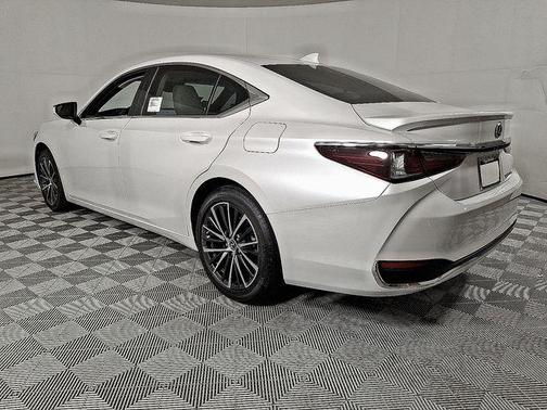2025 Lexus ES 300h Base