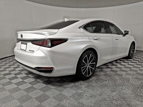 2025 Lexus ES 300h Base