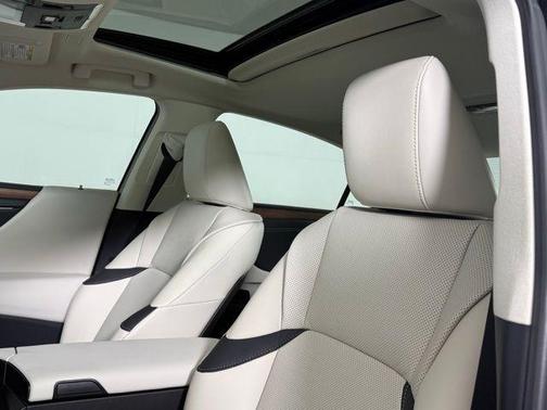 2025 Lexus ES 350 Base