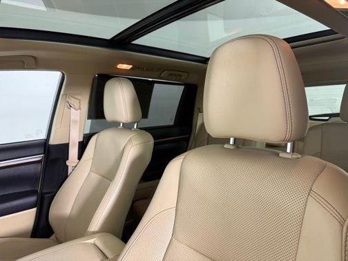 2016 Toyota Highlander Limited Platinum