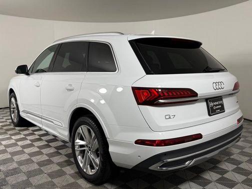 2023 Audi Q7 45 Premium Plus