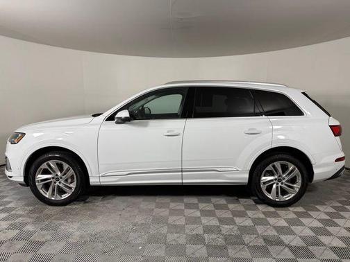 2023 Audi Q7 45 Premium Plus