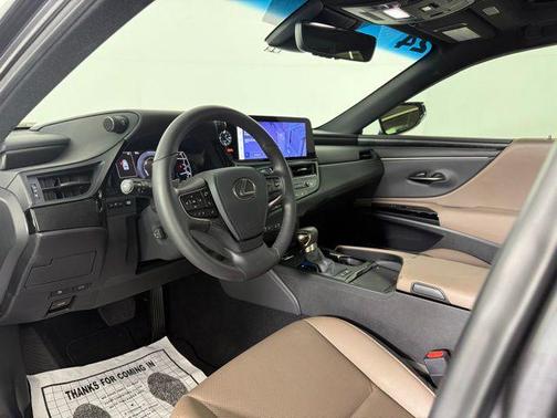 2024 Lexus ES 300h Premium