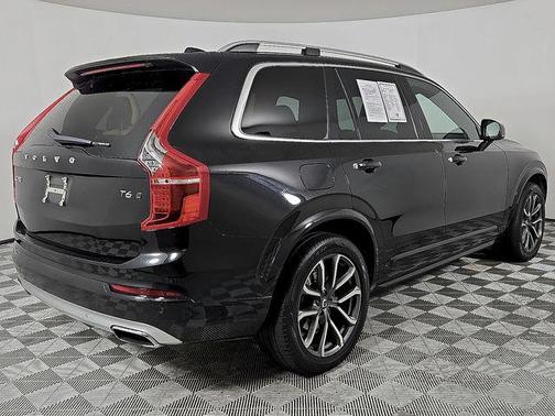 2017 Volvo XC90 T6 Momentum