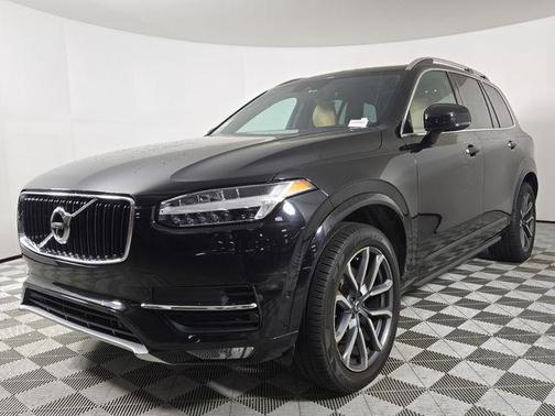 2017 Volvo XC90 T6 Momentum