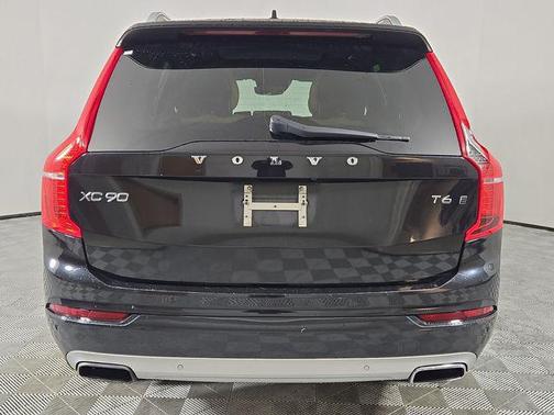 2017 Volvo XC90 T6 Momentum