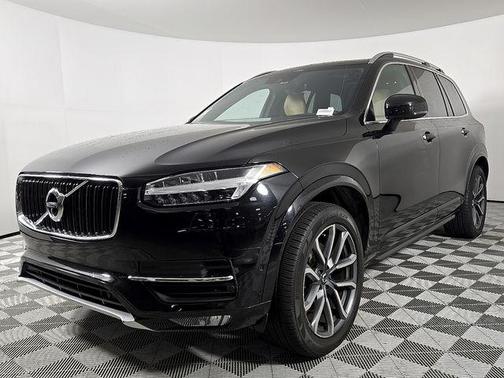 2017 Volvo XC90 T6 Momentum
