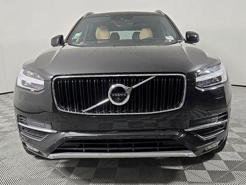 2017 Volvo XC90 T6 Momentum