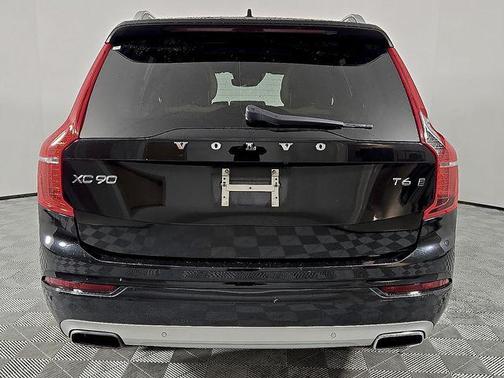 2017 Volvo XC90 T6 Momentum
