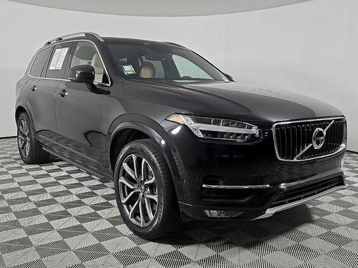 2017 Volvo XC90 T6 Momentum