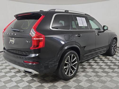 2017 Volvo XC90 T6 Momentum