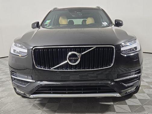 2017 Volvo XC90 T6 Momentum