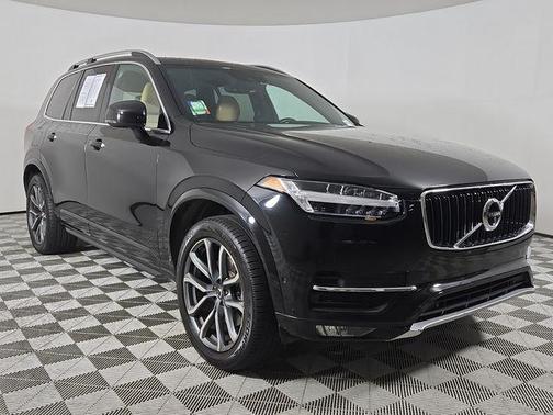 2017 Volvo XC90 T6 Momentum