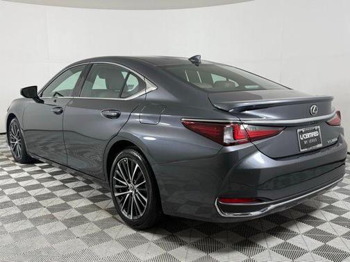 2025 Lexus ES 300h Base