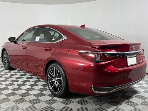 2025 Lexus ES 300h Base