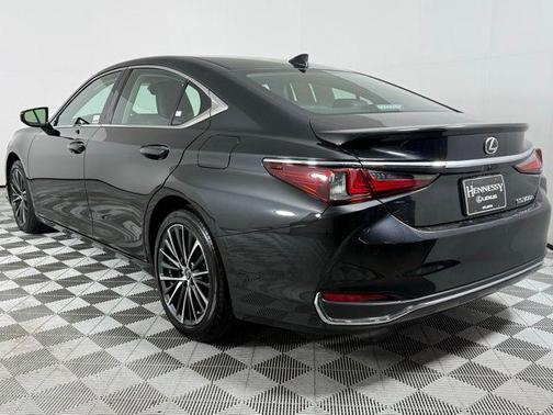 2024 Lexus ES 300h Premium