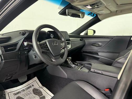 2024 Lexus ES 300h Premium