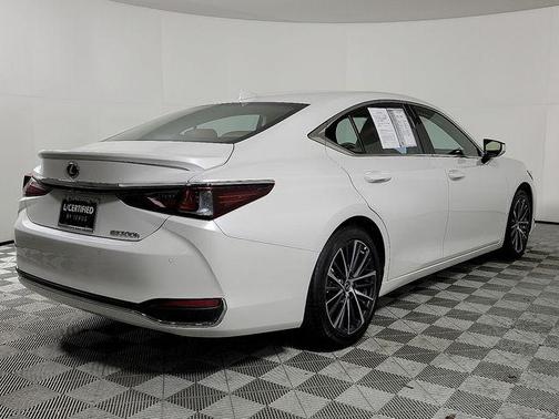 2025 Lexus ES 300h Premium