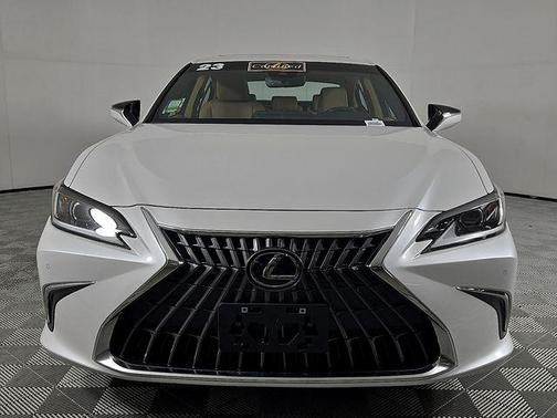 2023 Lexus ES 300h Base